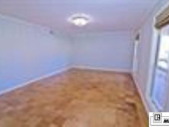 5th image of 2113 Valencia Ave