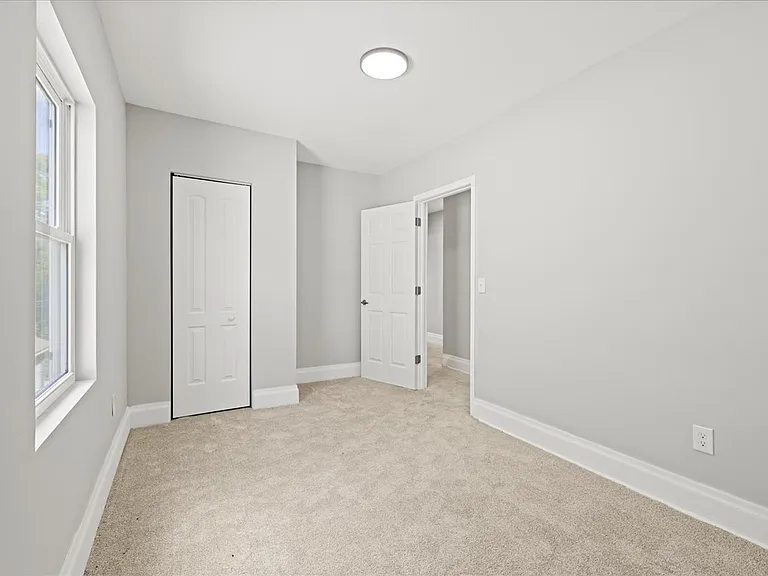 702 Berkeley Rd #702 — Photo 7