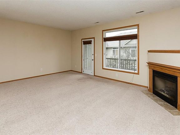 5th image of 504 Carrie Ln