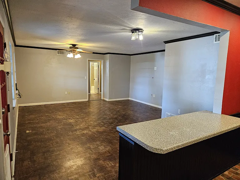 641 W Beam Ave — Photo 5