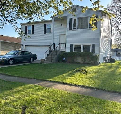 1st image of 2410 Parklake Dr
