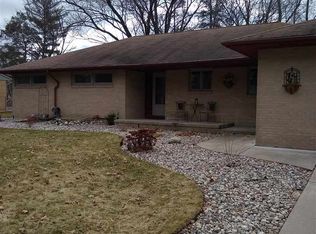 517 W Meadowbrook Dr, Midland, MI