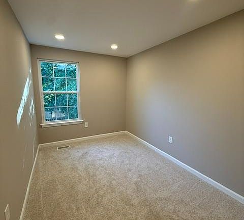 4th image of 2271 Prince Of Wales Ct