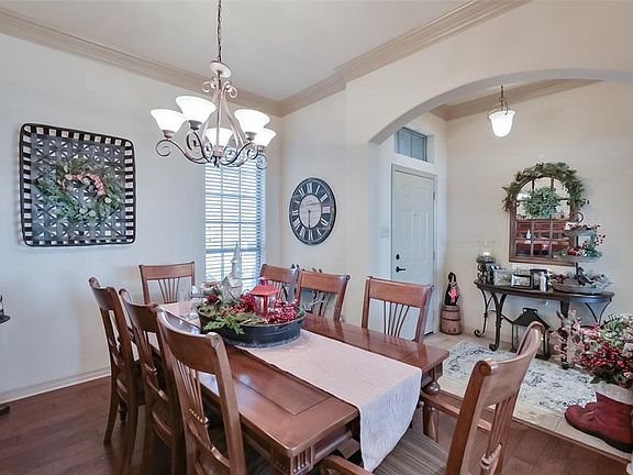 5th image of 8121 Oak Hollow Dr