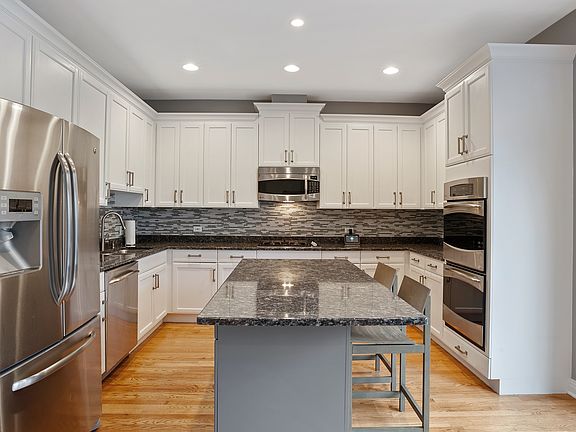 5th image of 2751 N Greenview Ave APT E