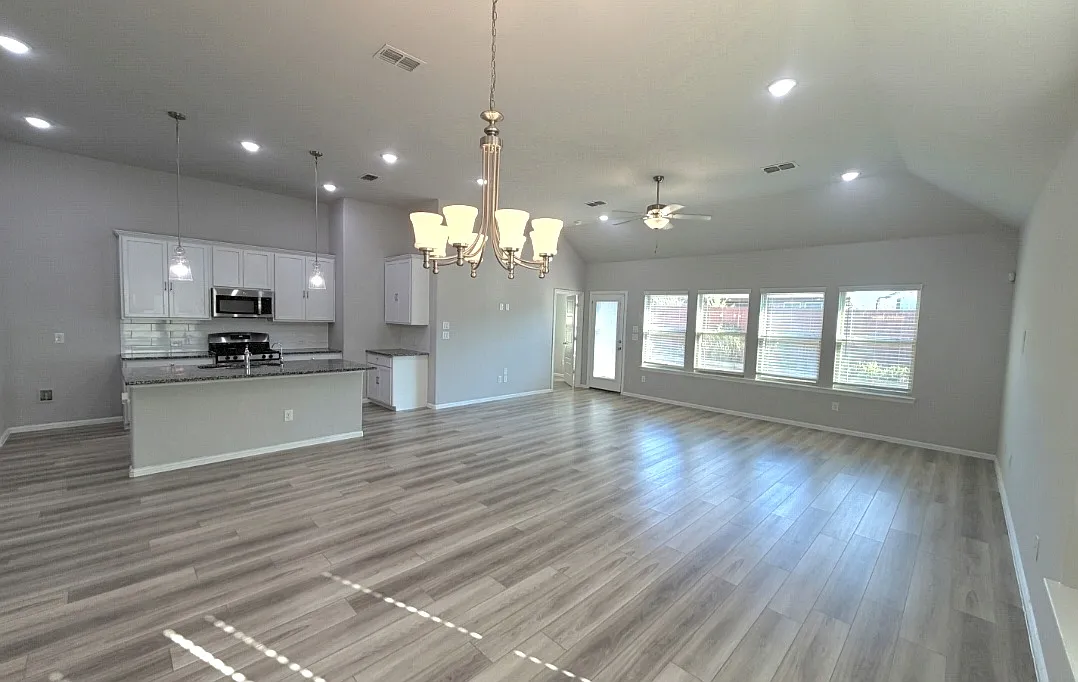 4 bed, 2691 sqft, $2,950 — Photo 3