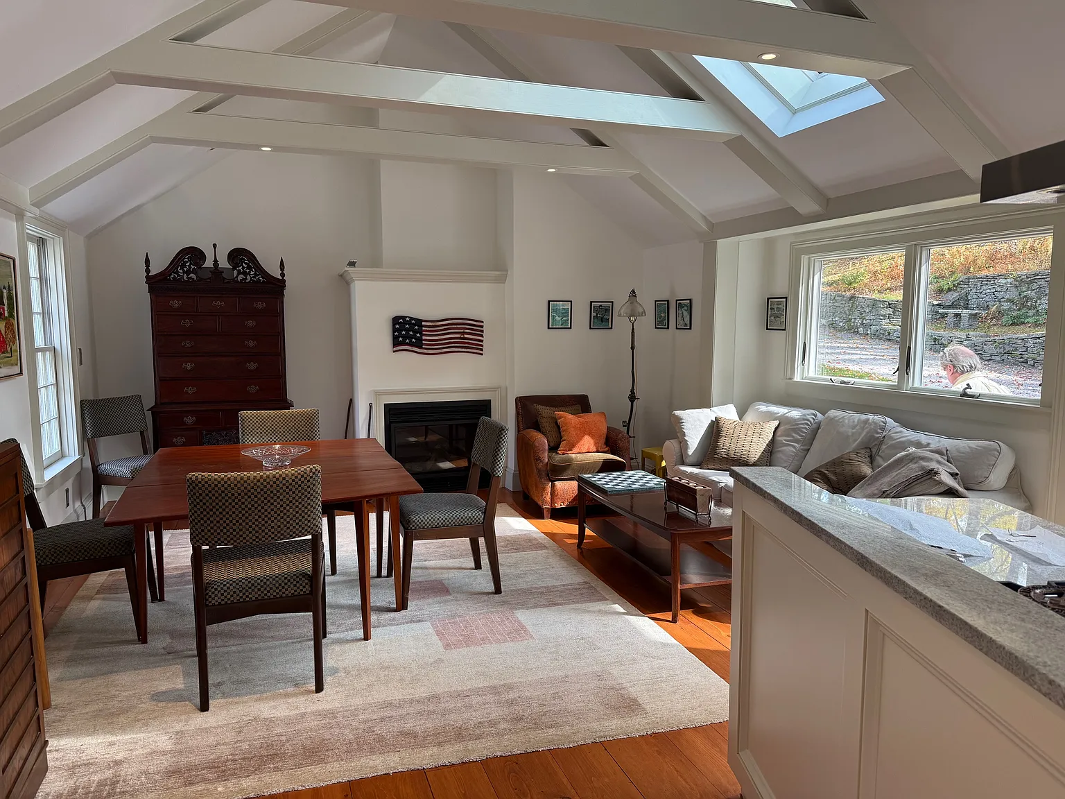 3 bed, 3.5 bath, 2766 sqft, $10,000 — Photo 3