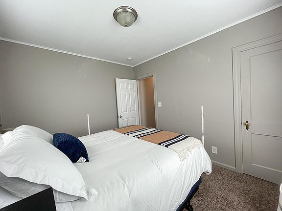 back bedroom with queen bedroom and closet