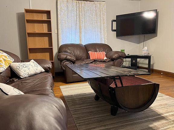 4th image of 179 Holland Ave #1/2