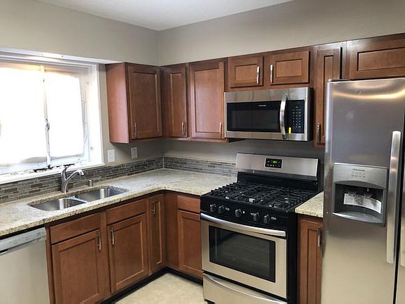 4th image of 3520 Mary Ellen Ct NE