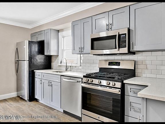 3rd image of 907 Bond St APT 1