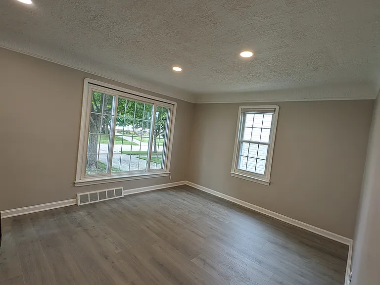8900 Fernhill Ave — Photo 1