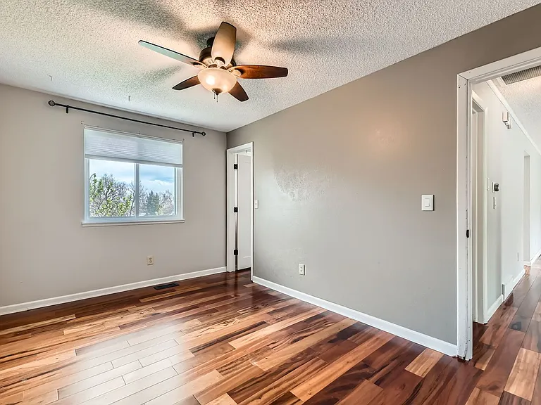 1186 N Franklin Ave — Photo 12