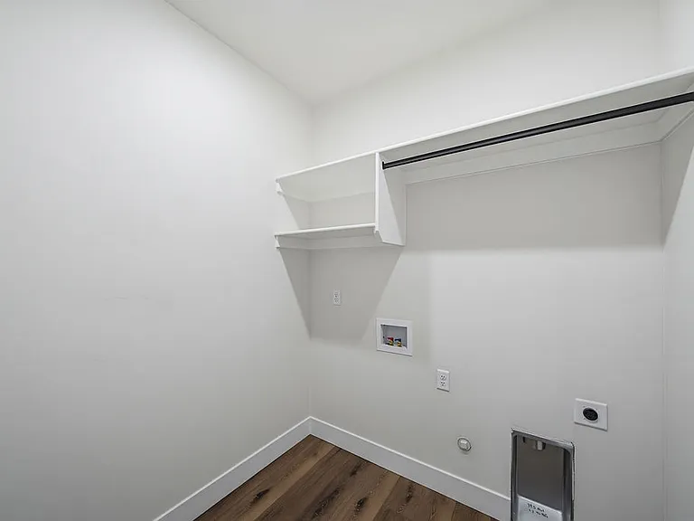 435 E River Ln — Photo 7