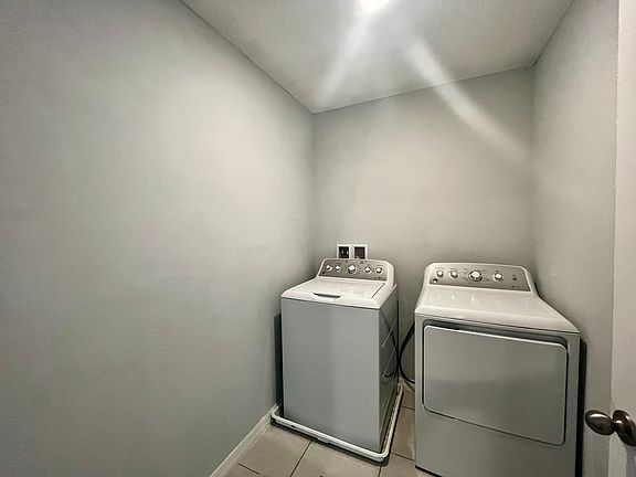 5th image of 305 Primrose Dr