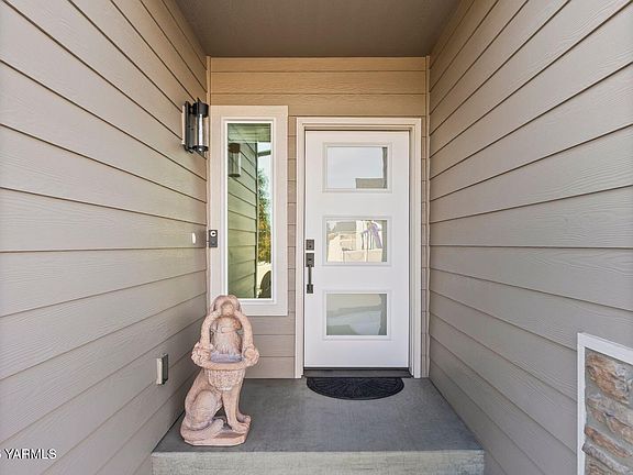 2nd image of 304 Rainier Dr