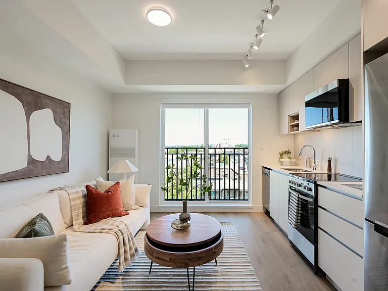 635 Chatham St — Photo 1