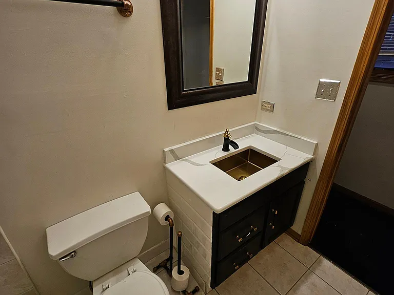 2446 W Arthington St #2 — Photo 20