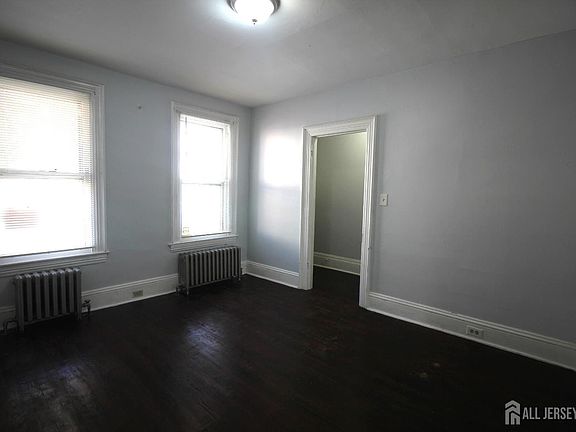 4th image of 417 Elmer St