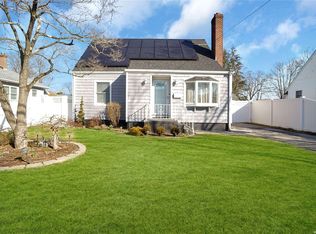 51 Jefferson St, East Islip, NY 11730