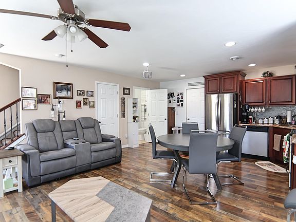 4th image of 2855 Holiday Dr