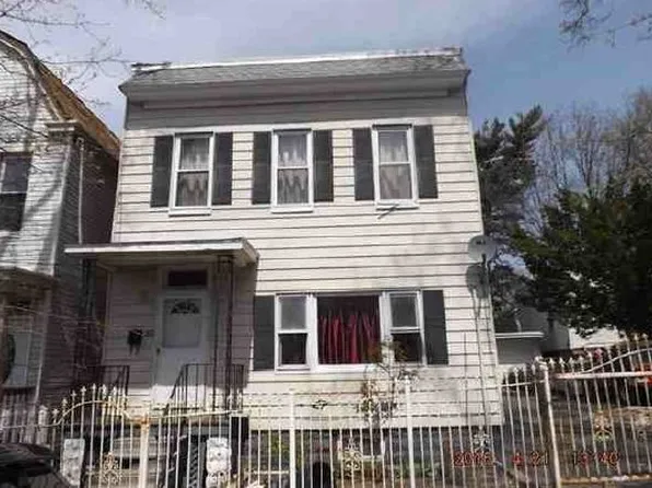 30-32 Montrose Ter, Irvington, NJ 07111