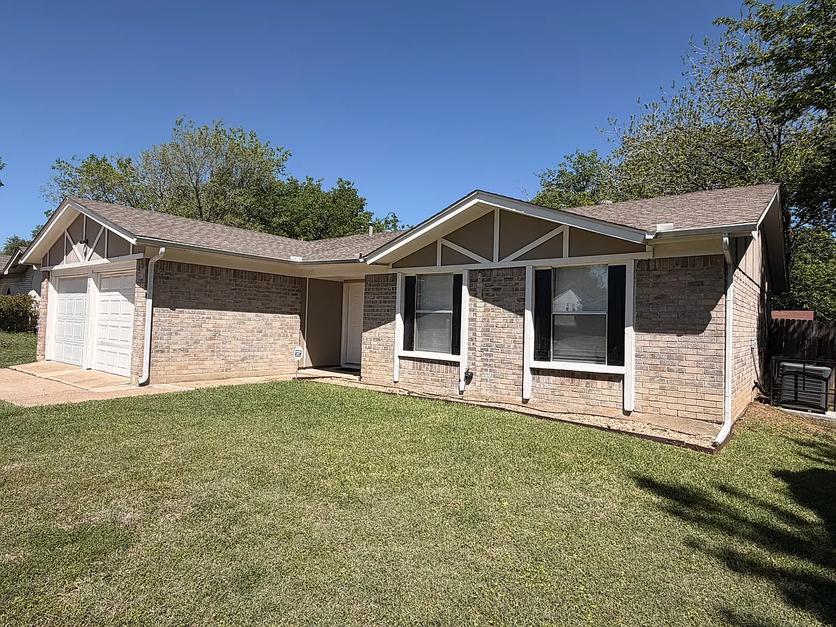 Building Photo - 107 Hidalgo Ln