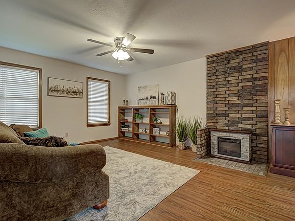 4th image of 320 Glenhaven Dr