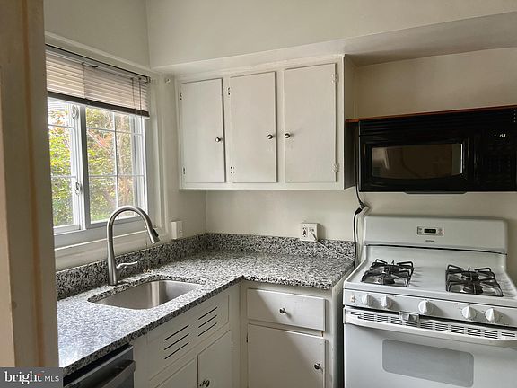 5th image of 3623 Greenway Pl