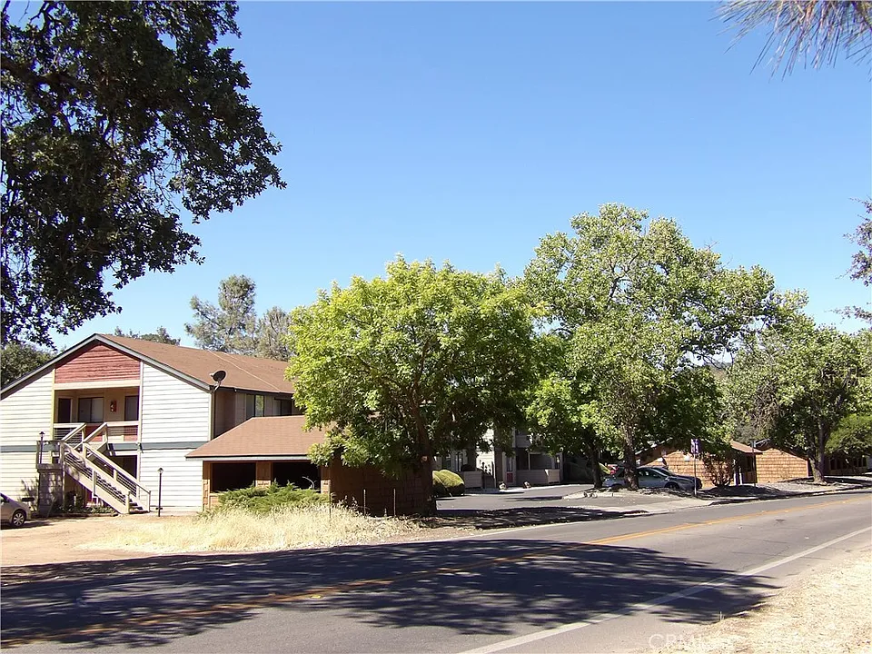 6101 Old Highway 53
