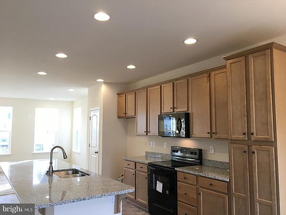 4th image of 130 Jenny Dr