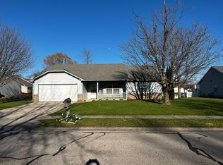 1694 Fountain Lake Dr W, Shelbyville, IN 46176