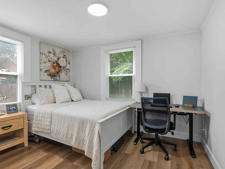 1032 Charles Ave — Photo 12