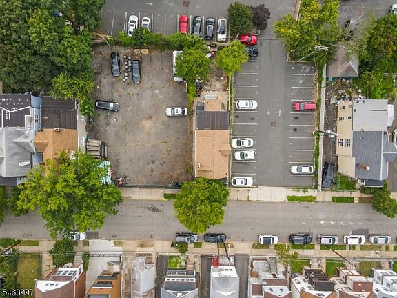 2nd image of 174 Chapman St