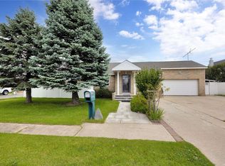 1 Sands Ln, Lindenhurst, NY 11757