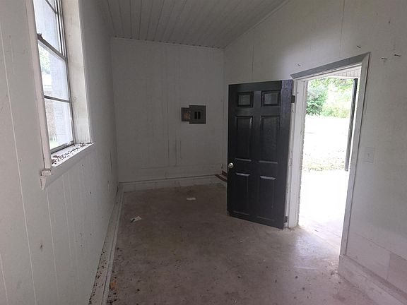 3rd image of 107 Mountain St