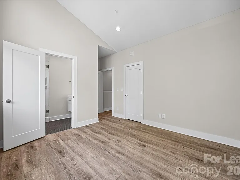 840 E 18th St #B — Photo 19