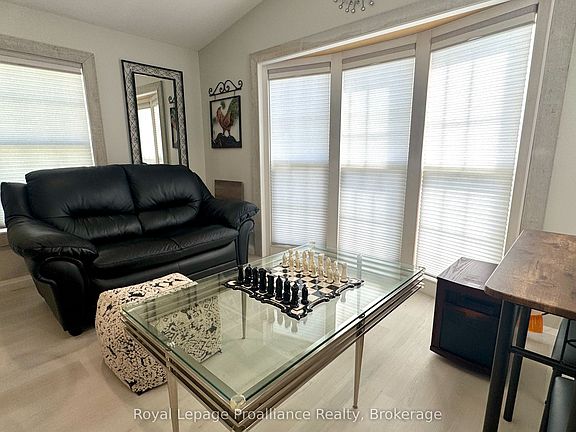 4th image of 152 Concession St W #11