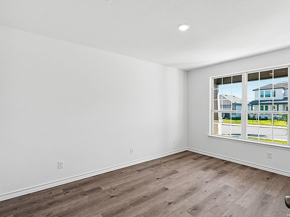 4th image of 506 Nightingale Avenue