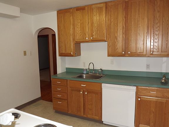 4th image of 118 Chandler Ave