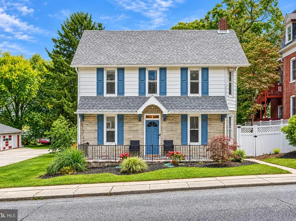 9 W Pennsylvania Ave, Stewartstown, PA 17363