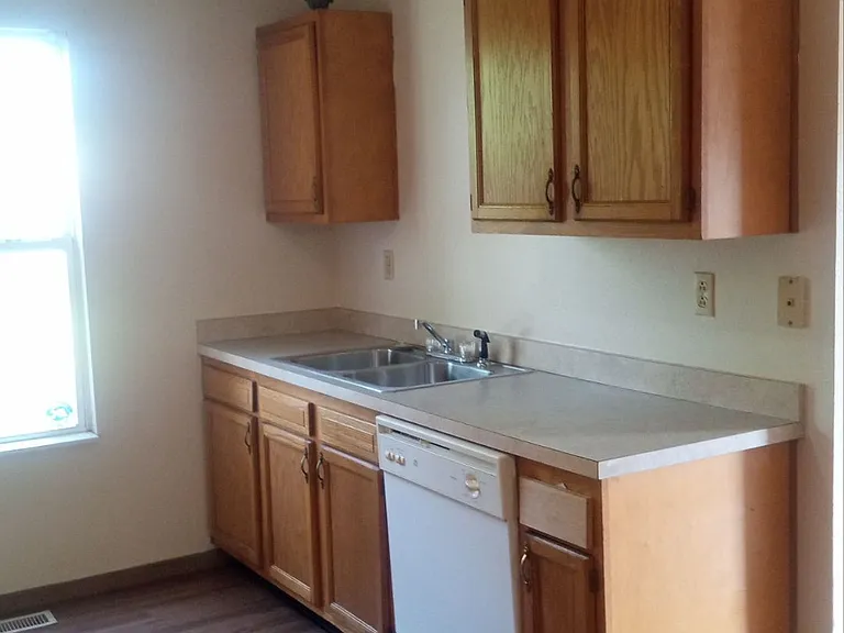 914 E Bancroft St — Photo 5