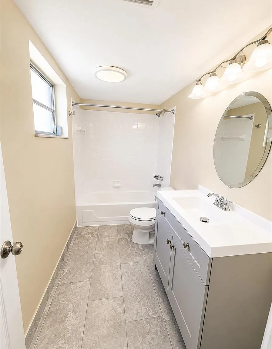 $2,300 7830 NW 33rd st. — Photo 2