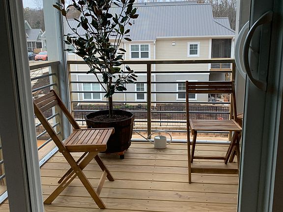 3rd image of 713 Lorentello Cir