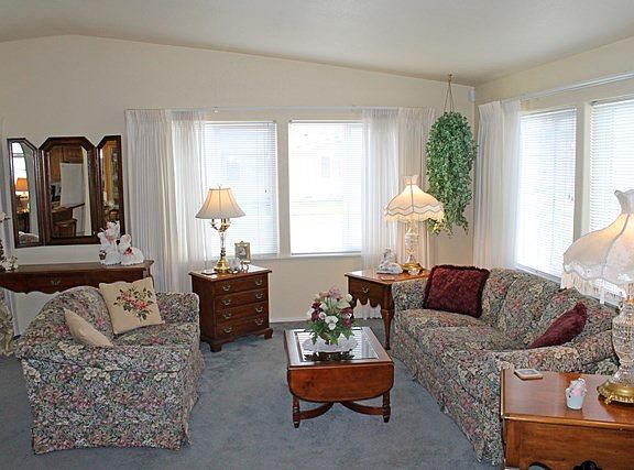 2nd image of 1665 SE Hickory Ct