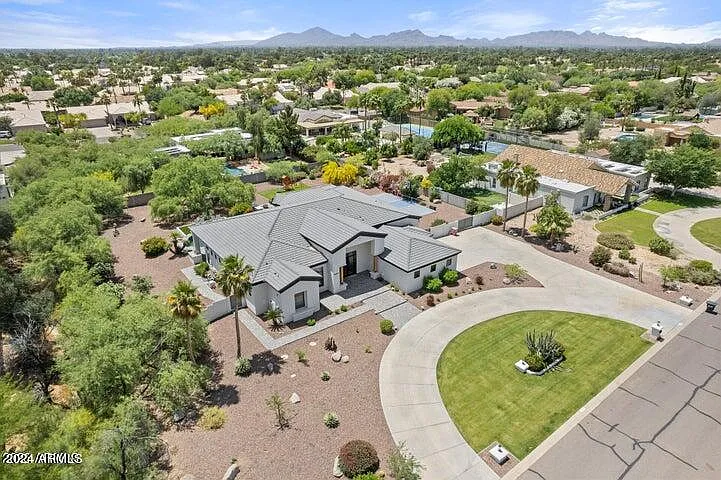 4 bed, 4.5 bath, 4305 sqft, $15,000 — Photo 2