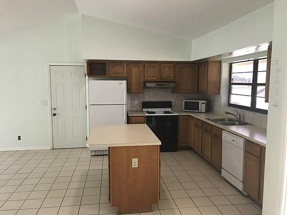 2nd image of 1800 Len Dr