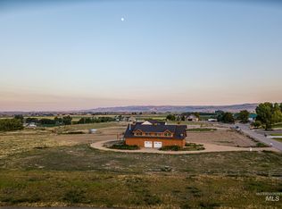 3038 Royal Vista Ct, Homedale, ID 83628