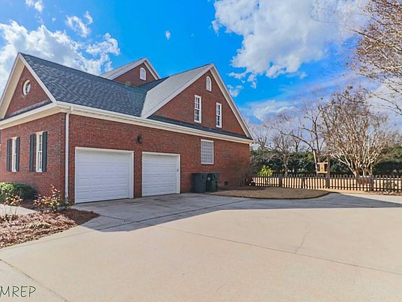5th image of 206 Hardingwood Dr