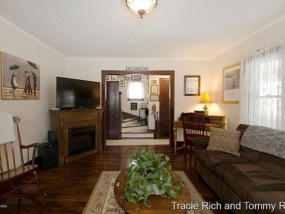 2nd image of 9 River St NE